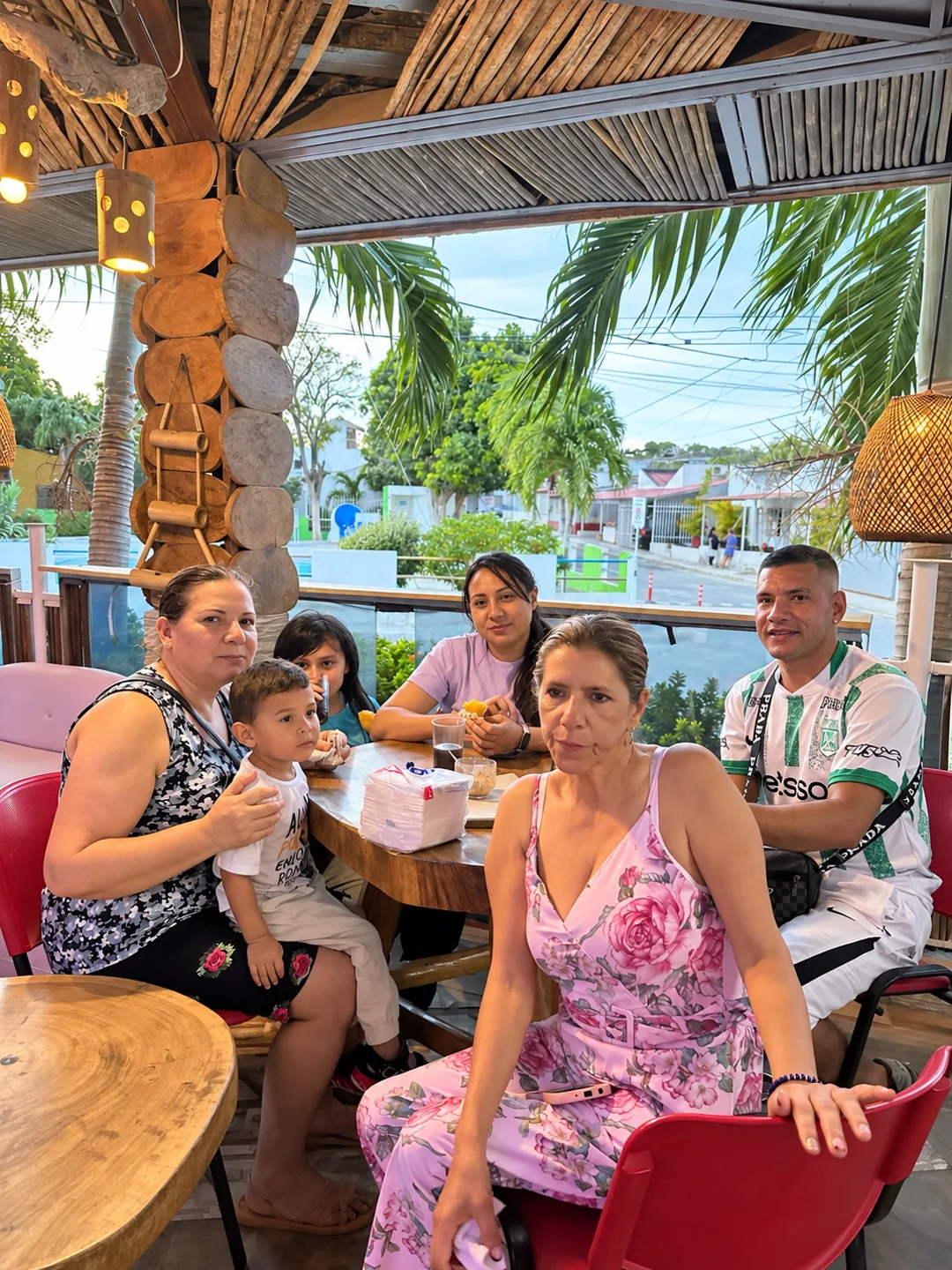 Santa Marta con niños